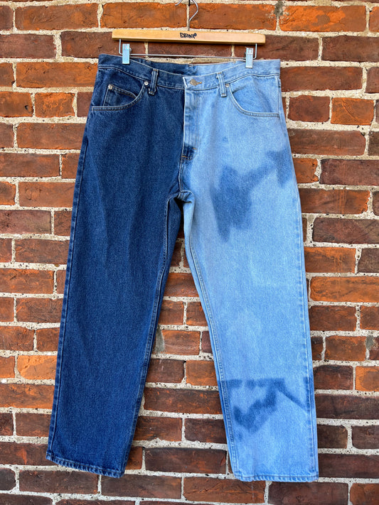 Split Bleach Wrangler Jeans | W: 36