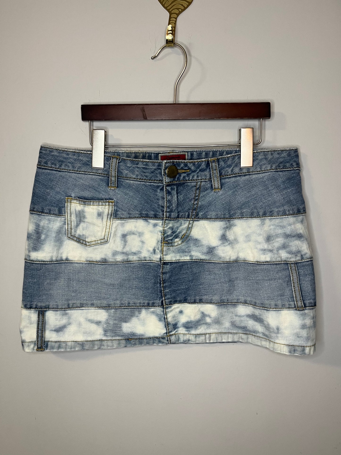 Tommy Hilfiger Low-Rise Bleach Layered Mini Skirt | W: 33 in