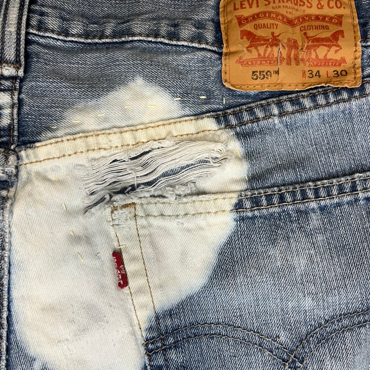 Bleached + Distressed Levi's 559 | W: 34