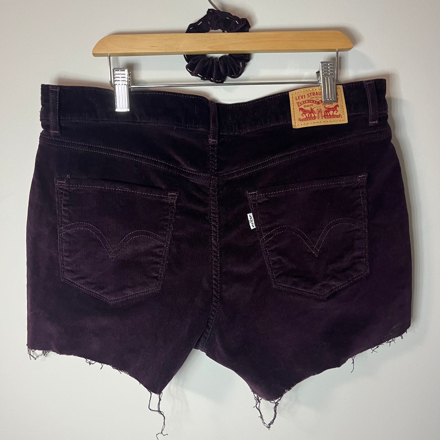 Purple Corduroy Levi's w/ Matching Scrunchie | Waist 34
